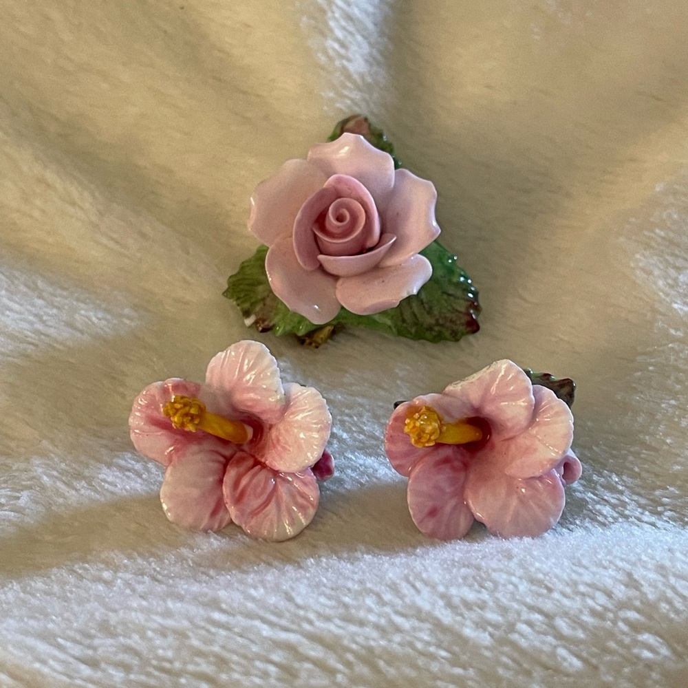Vintage Denton Bone China Flower Brooch & Screwback Earrings Made in England.